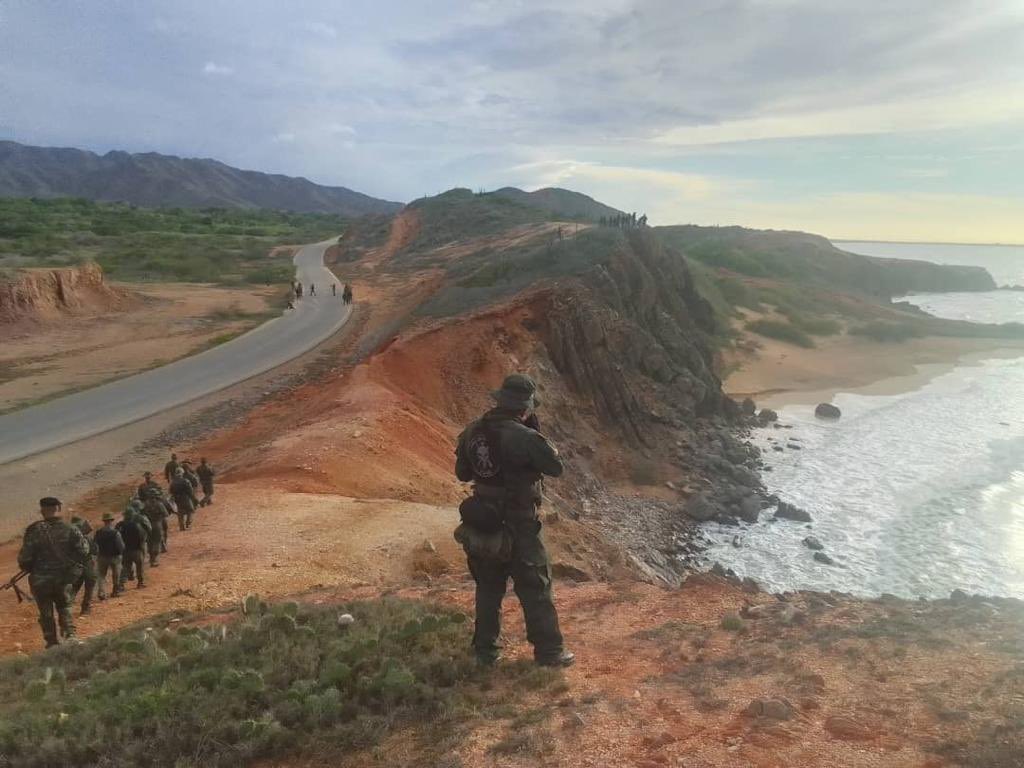 #FANB  patrulla las costas del estado Sucre, garantizando el libre tránsito y coadyuvando con su esfuerzo al mantenimiento del orden interno de la Patria ! 

#CaciqueCayaurima 
#IntegrarEsVencer