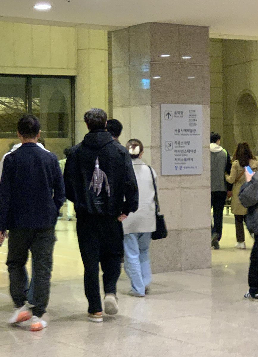 subteemkhobau13's tweet photo. ⭐️Song Kang went to see the musical Shakespeare in Love by Yoo Jung. However, I don't know the exact date.
#마이데몬 #mydemon #김유정 #송강 #이상이 #KimYooJung #SongKang #LeeSangYi #KimYouJung #kimyoojung https://t.co/CKx6w4XKa5