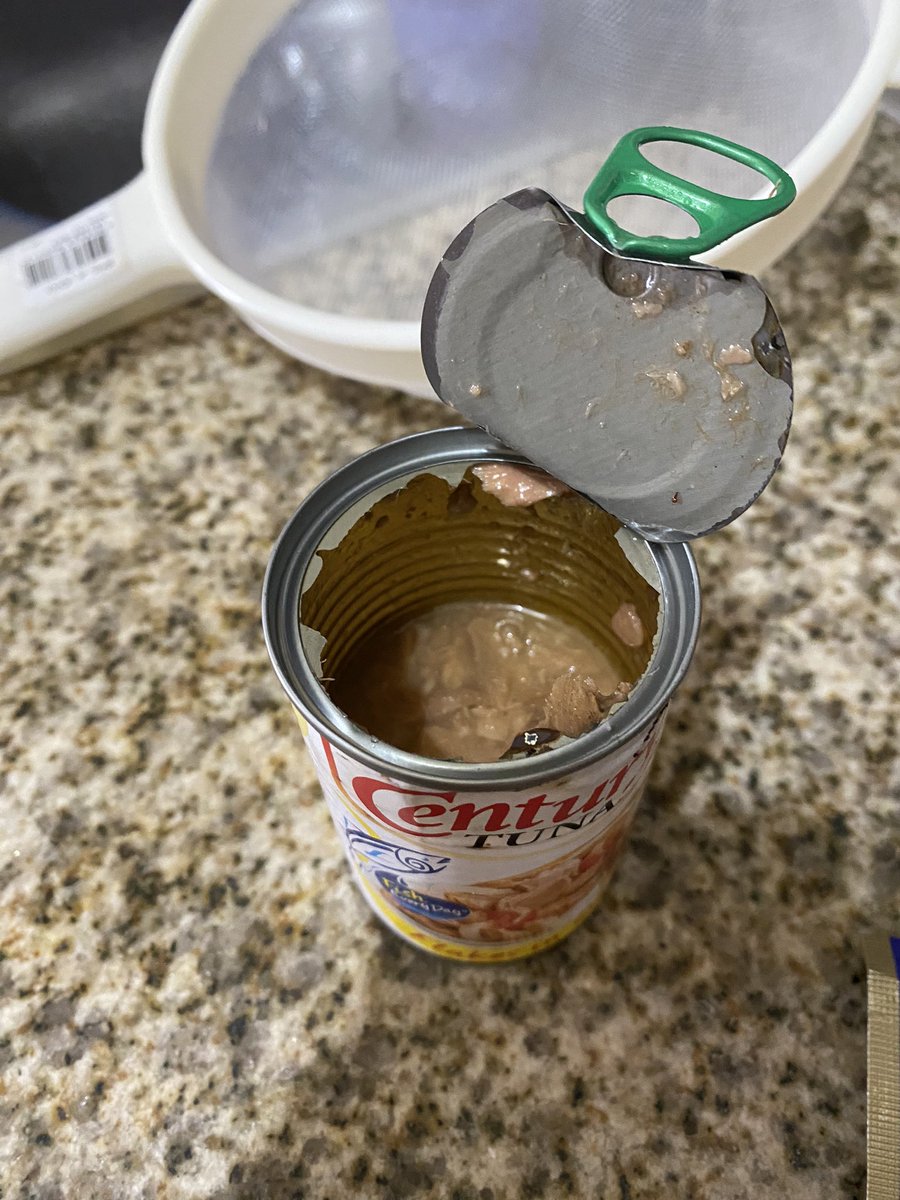 betsydlx's tweet photo. @Century_Tuna why naman ganito?
It’s half empty when I opened it, it stunk, and there are sharp edges inside the can. https://t.co/afCN7OTjWQ