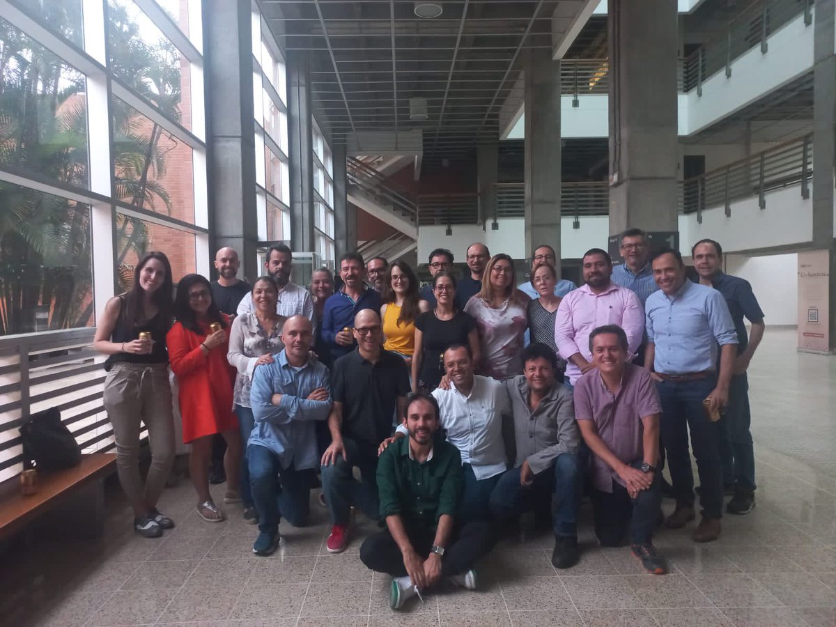 Trabajar con este grupo de profes es un verdadero honor. Escuela de artes y humanidades de <a href="/EAFIT/">Universidad EAFIT</a>
