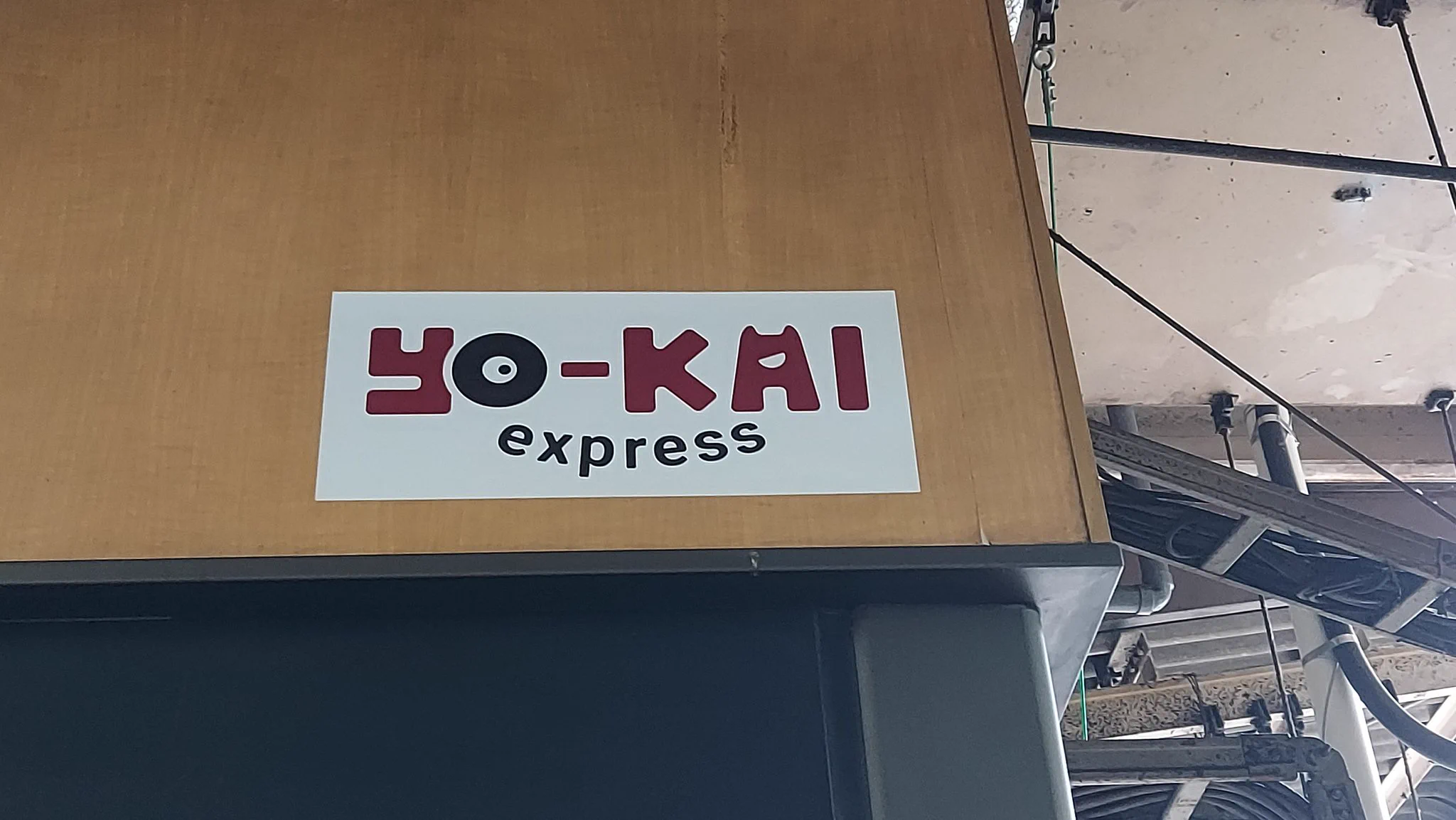 上野駅に誕生！？立ち食いそば屋に「セルフ」現る！