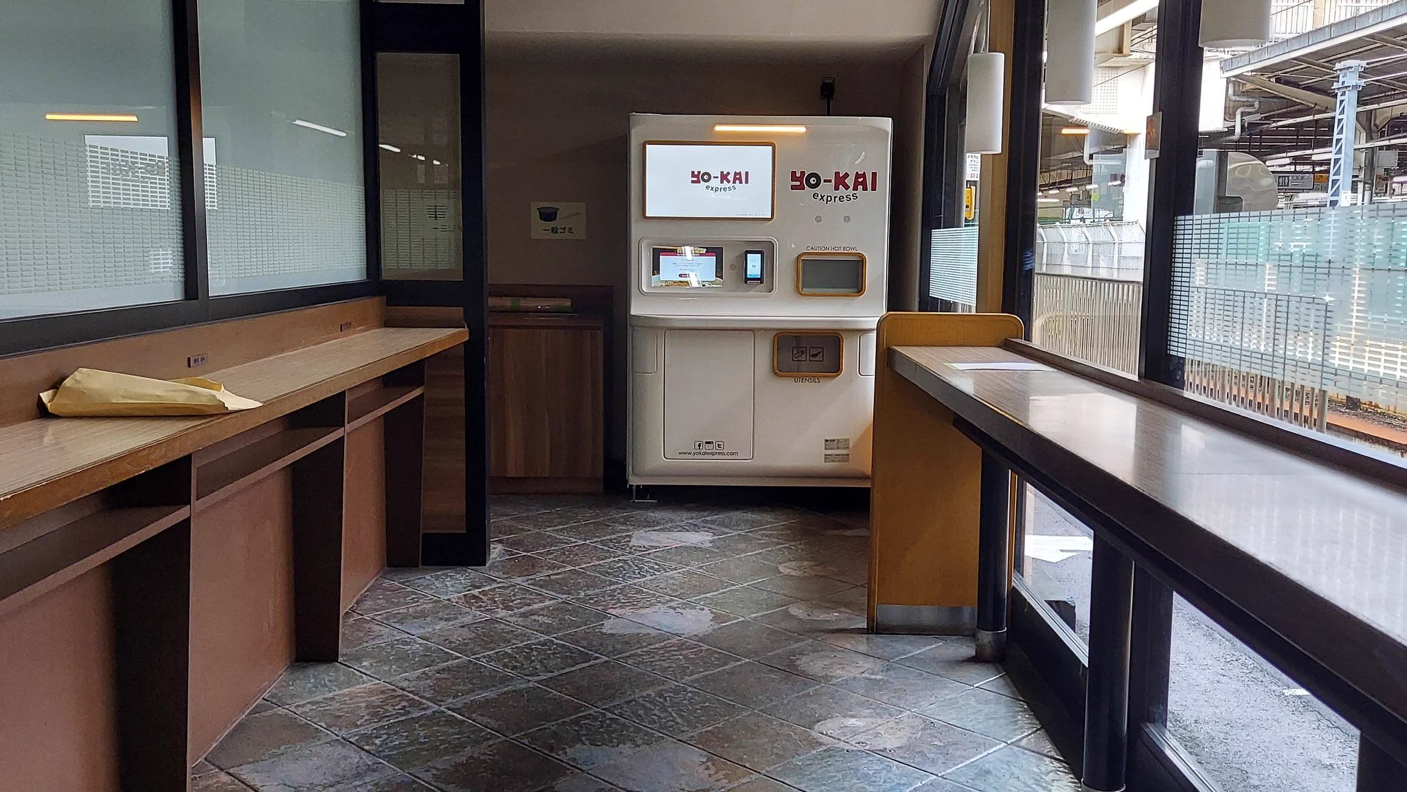 上野駅に誕生！？立ち食いそば屋に「セルフ」現る！