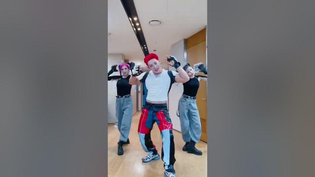 MX_OnThisDay's tweet image. WH 🗓 [ June 17th, 2022 ] 

⊹ 크레이지챌린지❤️‍🔥 #CRAZYchallenge #WONHO #원호 #shorts ⊹
▶ youtube.com/shorts/y7BX2IY…

[#WONHO | #원호]
[#MX_OnThisDay | #WH_OnThisDay]