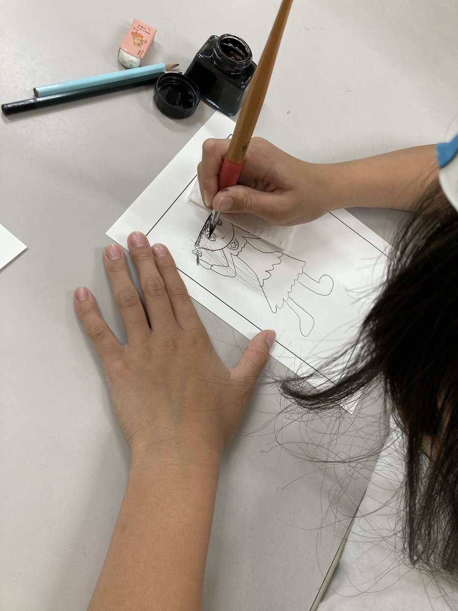 mangaworkshop72's tweet photo. 先日学童にマンガワークショップボランティアに行ってきましたー!
一年生〜三年生のみんなと
下描き・ペン入れ・色塗りまでやってきました✨ちいかわ人気すごかった〜
コロナ禍により数年ぶりのワークショップでしたが楽しんでもらえて良かったです😊 #マンレボ #ワークショップ #ManRevo https://t.co/zqR694P8Ru