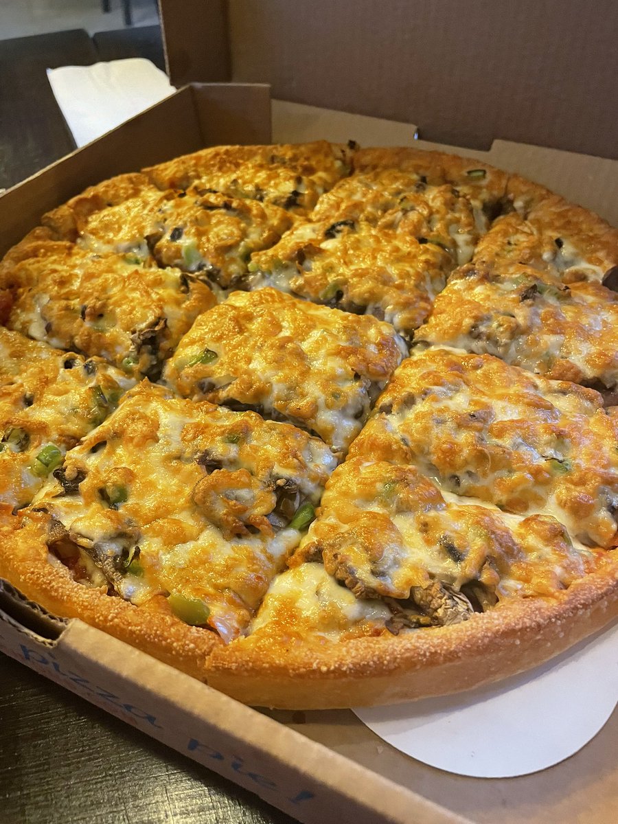 cterlson's tweet photo. The pizza that all others are judged against.
#trifons https://t.co/RXdO05YaDK