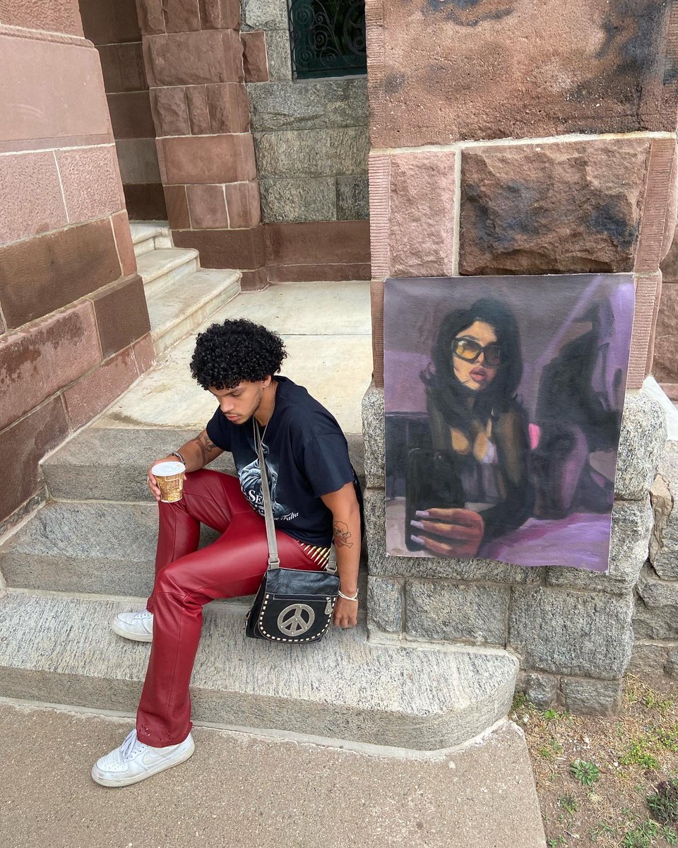 1999jaquez's tweet photo. My shirt match my Painting https://t.co/IxfCKIdmY2