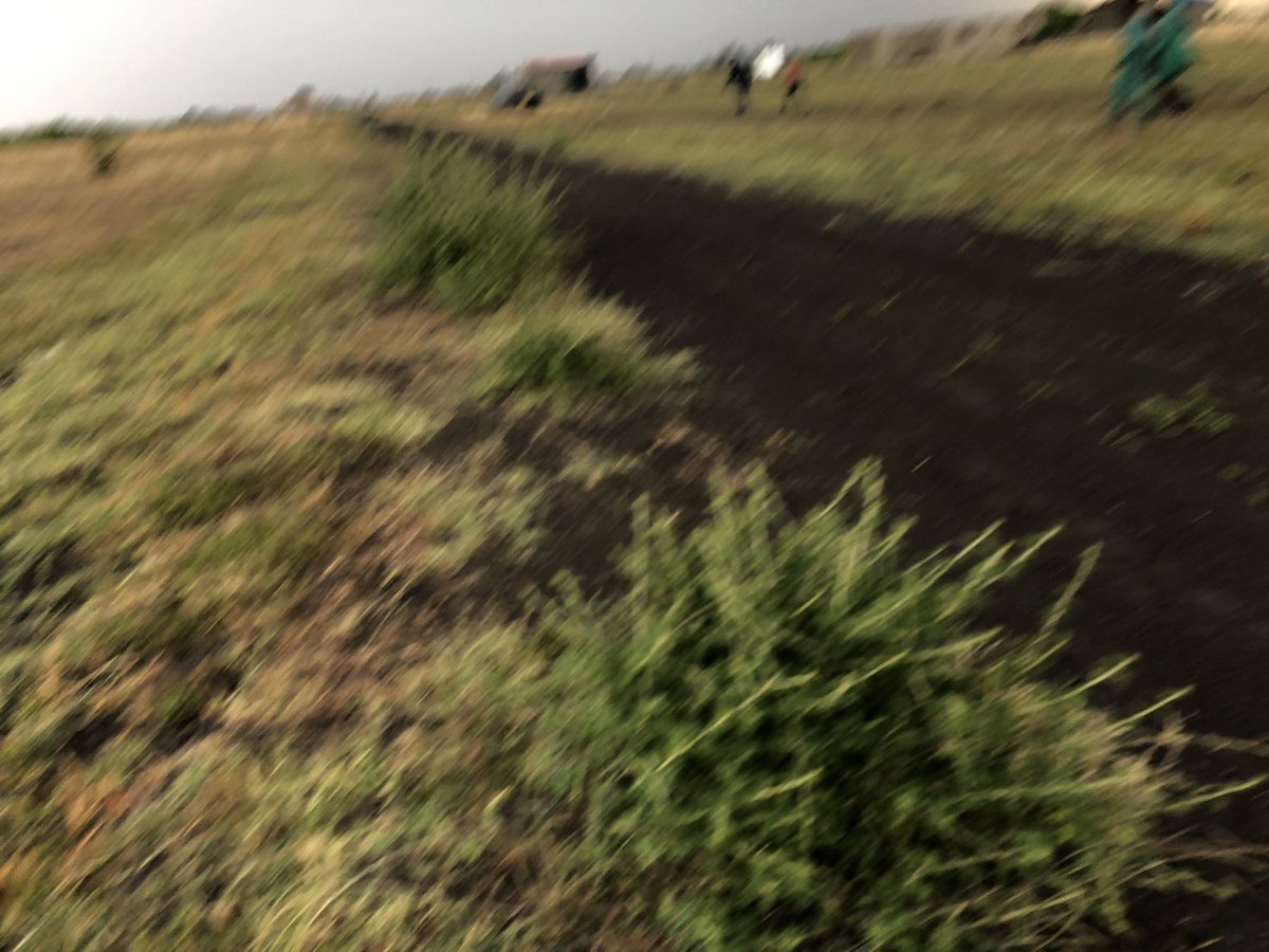 06:46 Mvua kidogo Athi Juja Farm roads unalala uko.

Jana we had to push our machine for 5km to get to a road.

Alafu Andu a nyumba mliamua ni ploti maguta maguta hadi Athi .

Hizo plot za 50*100 zimezidi.   via @GenNdolo