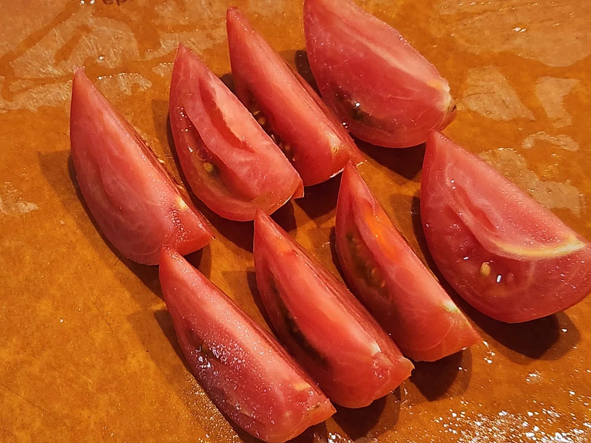 中華風トマトサラダ
材料
・トマト…1玉
・玉葱…半玉
・醤油…大さじ1
・カンタン酢…大さじ1
・砂糖…小さじ1
・ごま油…小さじ2
・白ごま…適量
1.トマトをくし切り
2.玉葱をみじん切り
3.調味料と2を混ぜ1にかける
試してみて！ 