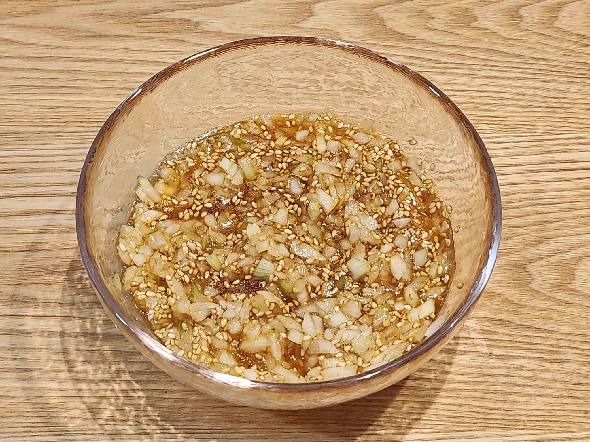 中華風トマトサラダ
材料
・トマト…1玉
・玉葱…半玉
・醤油…大さじ1
・カンタン酢…大さじ1
・砂糖…小さじ1
・ごま油…小さじ2
・白ごま…適量
1.トマトをくし切り
2.玉葱をみじん切り
3.調味料と2を混ぜ1にかける
試してみて！ 