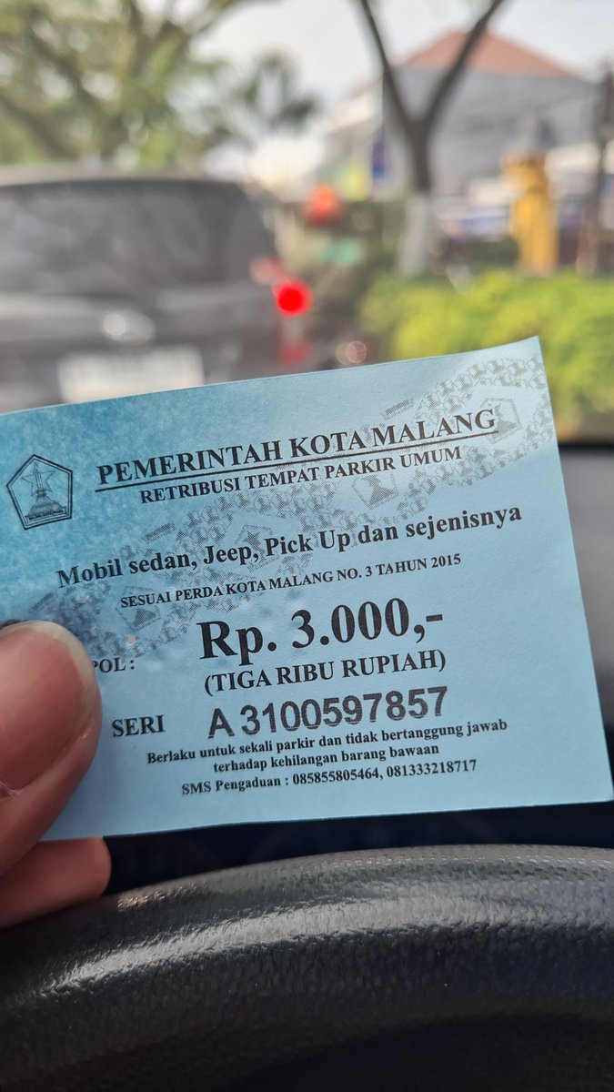 parkir di Pasar Blimbing, di awal dikasih karcis, bayar 3rb, ok sip, aman

pas keluar, disuruh bayar lg, alasannya "yo iku parkir sekali masuk, keluar yo bayar lagi"

yowes drpd berdebat, bayar lagi deh, selak kesusu

bukan masalah nominalnya, tapi.....ah sudahlah 😂<a href="/infomalang/">Info Malang</a>