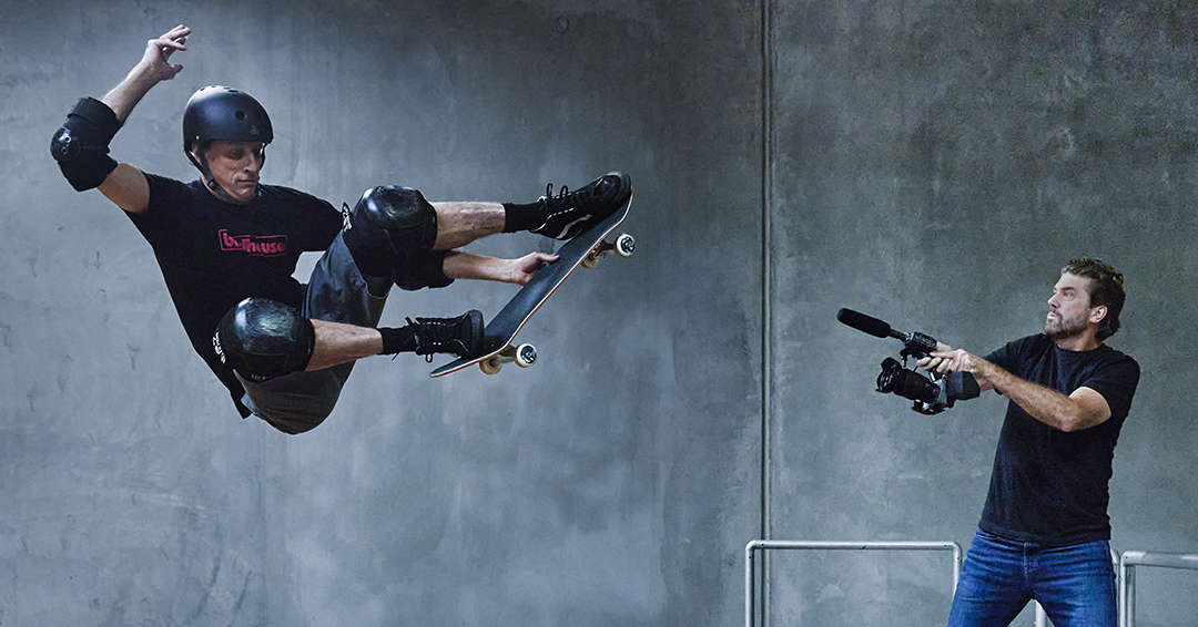 HBOAsia's tweet photo. A blank canvas, a lifetime of scattered footages, and a whole lot of stress on #SamJones to squeeze @tonyhawk 's legacy into a film.
See how he pulled it off and created a visual masterpiece of this skateboarding legend in #TonyHawkUntilTheWheelsFallOff on #HBOGO. https://t.co/ObXD1nX02g