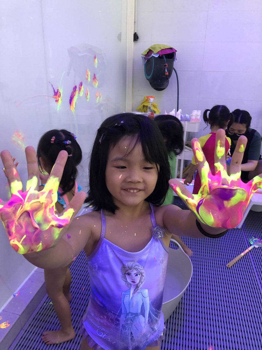 Ms Laura tweet media