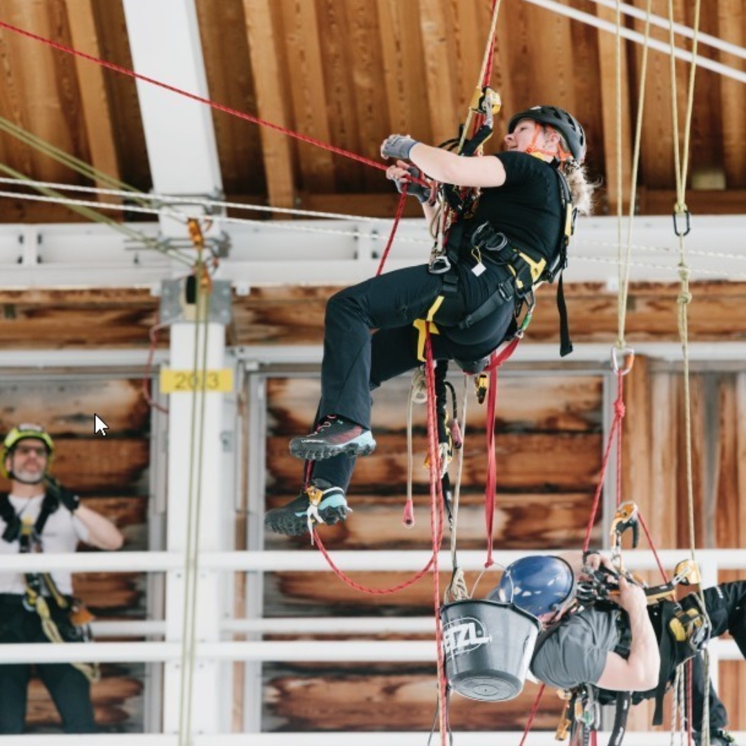19 Teams haben am Petzl RopeTrip teilgenommen.
Wir haben die Veranstaltung mit 24 unserer ABS® Lock T Anschlagpunkte unterstützt. 
Foto by Simon Toplak photography

#abssafety#alwaysontop#abstusi#absturzsicherung#absfamilie#kevelaer#fallprotection#workingatheights#roofer#petzl