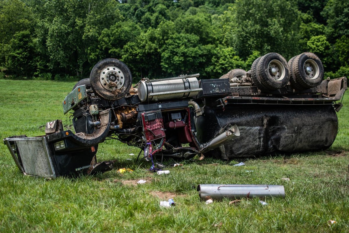 Fatal crash in McDonald county on EE and DD near Noel Mo a few days ago. #BREAKING_NEWS #news #photojournalist #photojournalism #firefighter #firefighters #police #policelife #ems #ems #wrecks #rollover #crashes #FirstResponders #policelife #FirstResponder #MissouriNews #MoNews
