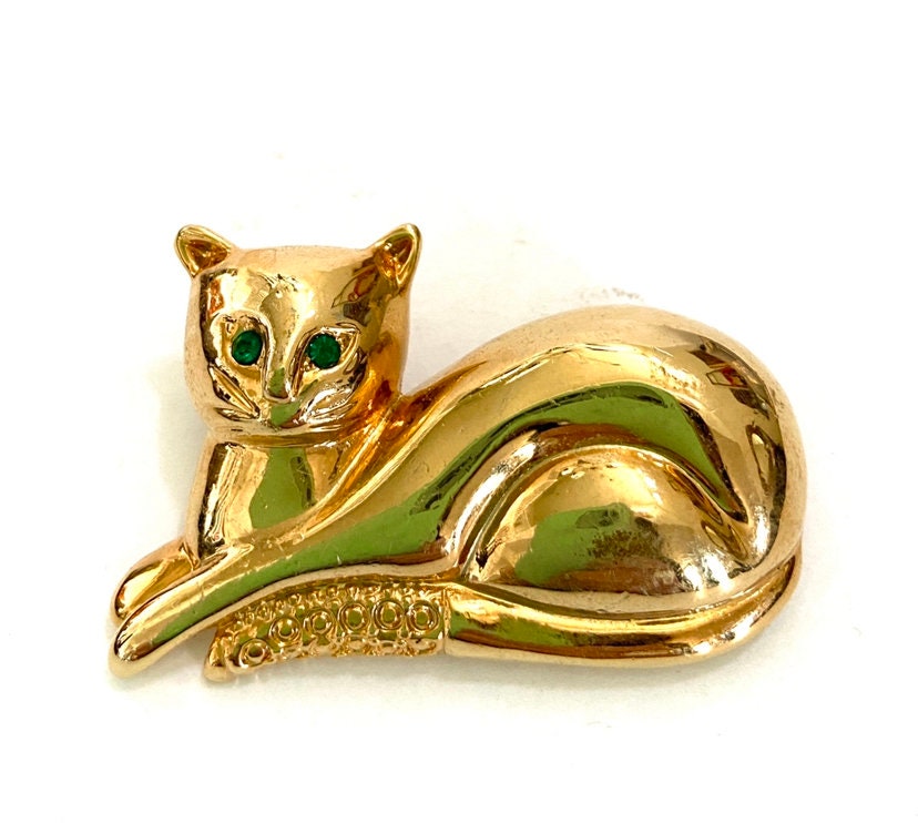 Adorable Gold Tone Cat Brooch Polished Gold Tone Metal Green Rhinestone Eyes Dimensional Cat Graceful Lines Vintage Figural Gift for Her #VintageBrooch #VintagePin 
$34.00
➤ etsy.com/listing/100952…