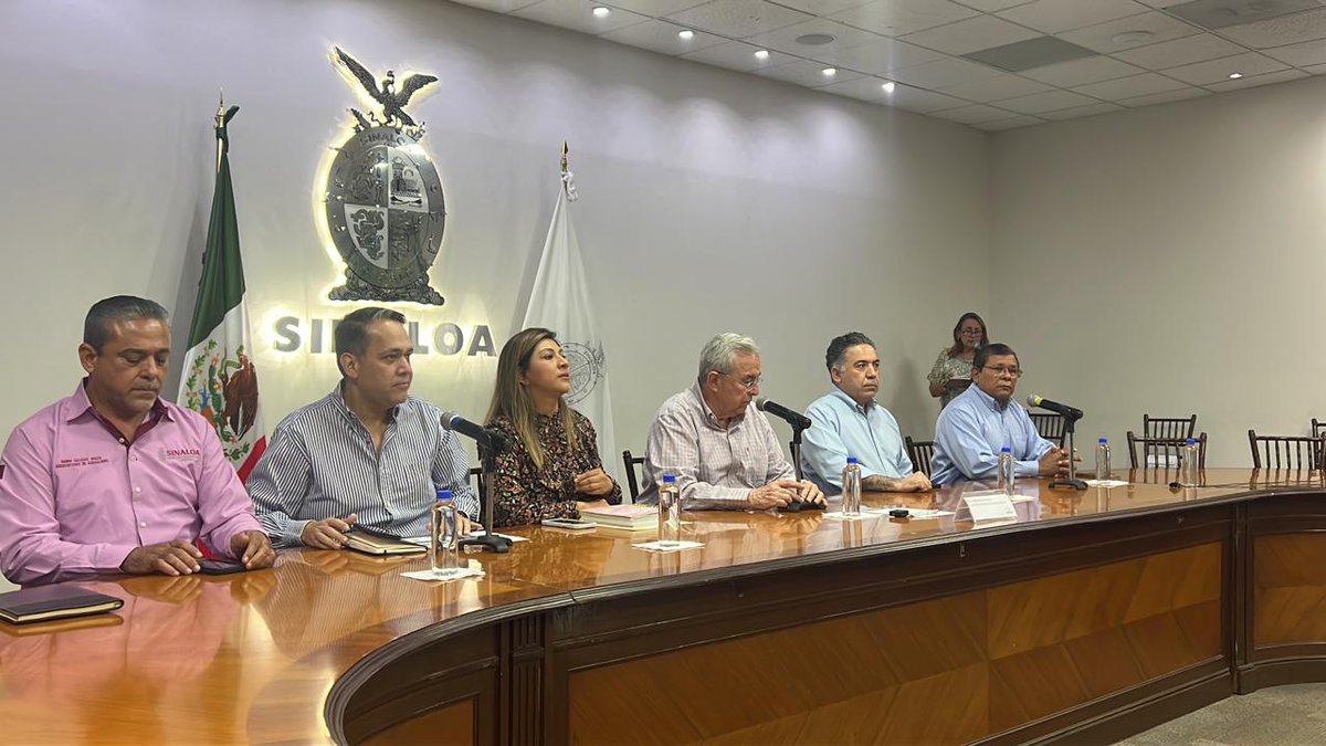 🔴#VérticeMx El gobernador, #RubénRochaMoya pidió a los productores de maíz que reflexionen sobre el boicot al acopio de sus cosechas, les ofreció encabezarlos para tomar las instalaciones de las empresas #Gruma, #Cargill y #Minsa.

Nota completa: 
goo.su/TDTY