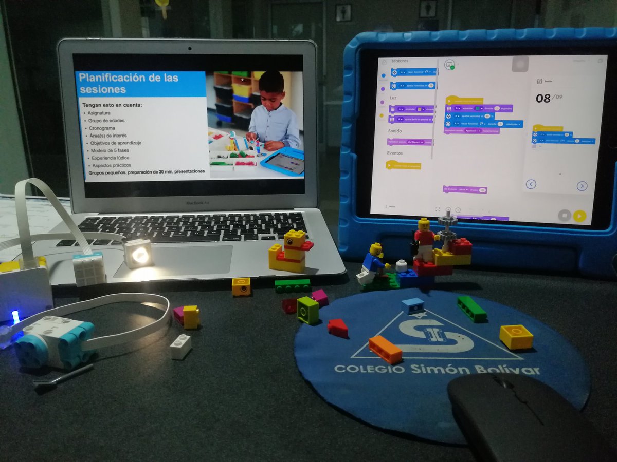 oz_csb's tweet image. Aprendiendo para mejorar habilidades tecnológicas y pensamiento computacional de nuestros alumnos del @CSBoficial  con #LEGOeducation Gracias @BloquesConLuz y #LEGOAcademyRobotiX por el apoyo y capacitación. Iniciamos experiencias de aprendizaje con Spike Essential @JJHoyos_CSB