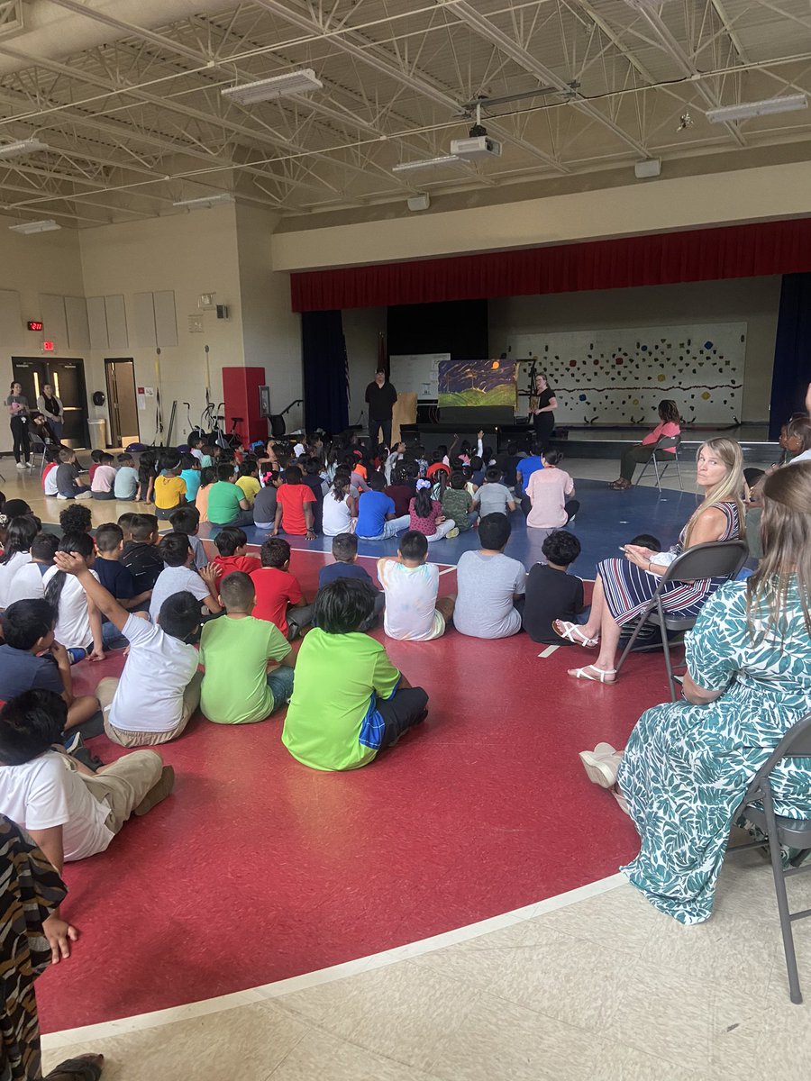 Our students enjoyed a wonderful performance from the Puppet Truck!! <a href="/NowatNPL/">Nashville Public Library</a> @ExtLearningMNPS
