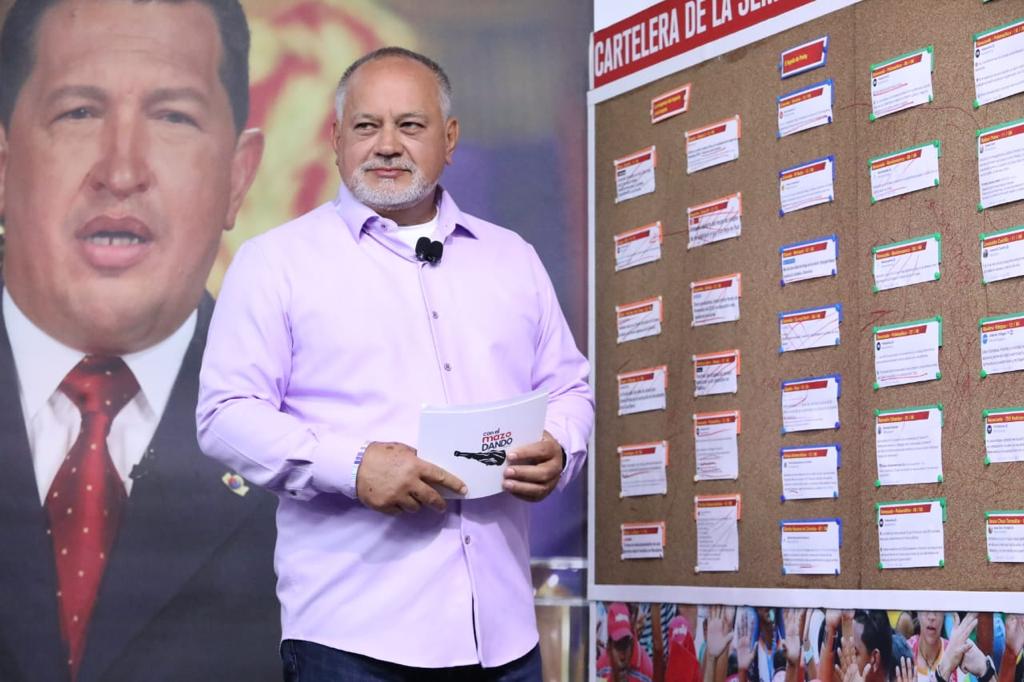 ConElMazoDando's tweet photo. RESUMEN DEL PROGRAMA CON EL MAZO DANDO #435 (14-06-23)

¡Ni por las buenas ni por las malas! La soberanía de Venezuela se respeta. El imperialismo no podrá hundirnos en las puertas del infierno. #Venezuela #NiPorLasBuenasNiPorLasMalas #Soberanía #Resistencia 🔥💪🇻🇪

Cabello: ¡No hay forma que la oposición vuelva a gobernar esta Patria! https://t.co/GOmcMk9JT6

Cabello: El Pueblo tiene un detector de mentiras que utiliza contra los que pidieron sanciones https://t.co/FxRn2s3lXm

Diosdado Cabello: ¡Este Pueblo tiene argumentos y moral para derrotar a la oposición! https://t.co/ScITm30mVc

Cabello a opositores: Por las buenas les ganaremos y si es por las malas también los derrotaremos https://t.co/cC39khdlZy

Cabello: El PSUV ahora se moviliza en las comunidades para reconocer al liderazgo de base https://t.co/SKZmdgz6WT

Cabello: Nosotros le tendemos siempre la mano a todos los venezolanos y venezolanas https://t.co/bXVSNC7V4E

Cabello acusa a Capriles de intentar minimizar confesiones de Trump: ¿Qué tiene en el cerebro? https://t.co/HruOcUvis6

Diosdado Cabello sobre su esposa Marleny Contreras: Siempre con una voz de aliento y firmeza https://t.co/sFrkiLFL4S

Diosdado Cabello: Darío Vivas fue un soldado de la Revolución Bolivariana https://t.co/2CpNDyHbZZ

Cabello: Delsa Solórzano le puso fecha de vencimiento a su precandidatura presidencial https://t.co/GsF9dKqGyS

Cabello: Opositores no tienen el mínimo pudor para reunirse con los gringos https://t.co/9MQSB7clTm

Cabello: Alex Saab es juzgado por cosas que solo Estados Unidos sabe inventar https://t.co/ebbvPqM2zj

Cabello: Todos los candidatos de la oposición tienen un discurso privatizador y neoliberal https://t.co/pwysgLBrVg

Diosdado Cabello: Europa acompañó a EEUU en la intención de robarse nuestro petróleo https://t.co/5EuIZOnRJT

Diosdado Cabello: ¡Al chavismo no lo acaba nadie! https://t.co/iDGostYycs

Cabello: Exigimos respeto para el Gobierno constitucional del presidente Nicolás Maduro https://t.co/jmo2TUefsM

¡Orgullo nacional! Cabello festejó primer cuadrangular de Miguel Cabrera en esta temporada https://t.co/y4hlBPikWT

Cabello: La oposición, por su nivel de raterismo, está inhabilitada moralmente para gobernar https://t.co/PnVZlschod