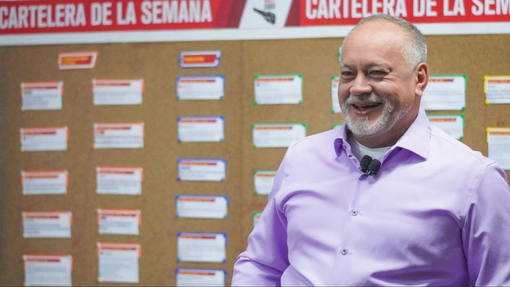 ConElMazoDando's tweet photo. RESUMEN DEL PROGRAMA CON EL MAZO DANDO #435 (14-06-23)

¡Ni por las buenas ni por las malas! La soberanía de Venezuela se respeta. El imperialismo no podrá hundirnos en las puertas del infierno. #Venezuela #NiPorLasBuenasNiPorLasMalas #Soberanía #Resistencia 🔥💪🇻🇪

Cabello: ¡No hay forma que la oposición vuelva a gobernar esta Patria! https://t.co/GOmcMk9JT6

Cabello: El Pueblo tiene un detector de mentiras que utiliza contra los que pidieron sanciones https://t.co/FxRn2s3lXm

Diosdado Cabello: ¡Este Pueblo tiene argumentos y moral para derrotar a la oposición! https://t.co/ScITm30mVc

Cabello a opositores: Por las buenas les ganaremos y si es por las malas también los derrotaremos https://t.co/cC39khdlZy

Cabello: El PSUV ahora se moviliza en las comunidades para reconocer al liderazgo de base https://t.co/SKZmdgz6WT

Cabello: Nosotros le tendemos siempre la mano a todos los venezolanos y venezolanas https://t.co/bXVSNC7V4E

Cabello acusa a Capriles de intentar minimizar confesiones de Trump: ¿Qué tiene en el cerebro? https://t.co/HruOcUvis6

Diosdado Cabello sobre su esposa Marleny Contreras: Siempre con una voz de aliento y firmeza https://t.co/sFrkiLFL4S

Diosdado Cabello: Darío Vivas fue un soldado de la Revolución Bolivariana https://t.co/2CpNDyHbZZ

Cabello: Delsa Solórzano le puso fecha de vencimiento a su precandidatura presidencial https://t.co/GsF9dKqGyS

Cabello: Opositores no tienen el mínimo pudor para reunirse con los gringos https://t.co/9MQSB7clTm

Cabello: Alex Saab es juzgado por cosas que solo Estados Unidos sabe inventar https://t.co/ebbvPqM2zj

Cabello: Todos los candidatos de la oposición tienen un discurso privatizador y neoliberal https://t.co/pwysgLBrVg

Diosdado Cabello: Europa acompañó a EEUU en la intención de robarse nuestro petróleo https://t.co/5EuIZOnRJT

Diosdado Cabello: ¡Al chavismo no lo acaba nadie! https://t.co/iDGostYycs

Cabello: Exigimos respeto para el Gobierno constitucional del presidente Nicolás Maduro https://t.co/jmo2TUefsM

¡Orgullo nacional! Cabello festejó primer cuadrangular de Miguel Cabrera en esta temporada https://t.co/y4hlBPikWT

Cabello: La oposición, por su nivel de raterismo, está inhabilitada moralmente para gobernar https://t.co/PnVZlschod