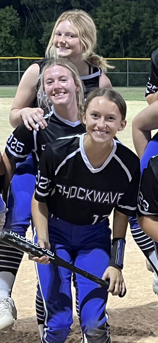 The power of a smile!  😃 @Mira68894722 roped one to center field for a 3 bagger - scoring 3 RBI’s as time expired!