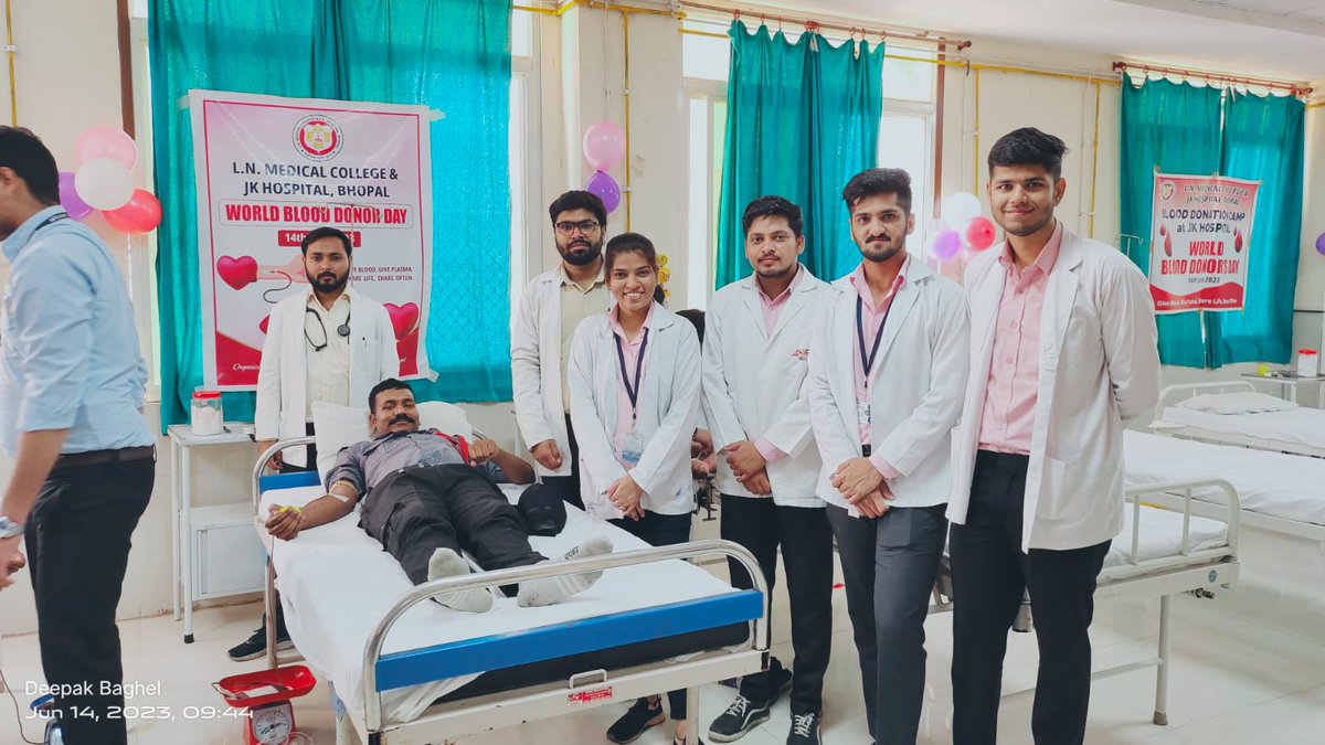 नमस्कार,
विश्व रक्त दाता दिवस के अवसर पर NMO LN चिकित्सा महाविद्यालय भोपाल इकाई एवम रुधिर कोष JK चिकित्सालय के सम्मलित प्रयासों द्वारा स्वैच्छिक रक्तदान शिविर का आयोजन  को किया गया । जिसमे CMHO डॉ प्रभाकर सिर जी उपस्थित रहे।
200+
@LNCTUniversity 
<a href="/MP_NMO/">National Medicos Organisation Madhya Pradesh</a> #BloodDonation 
#nmomp