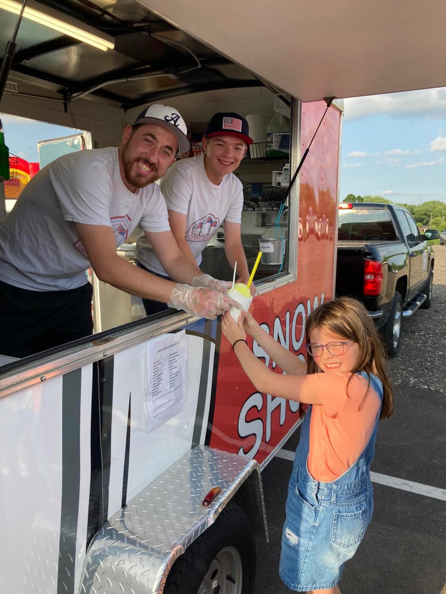 Thank you to Jim Hinkle (Hinkle &amp; Van Dine Roofing, LLC) for sponsoring the Snow Show tonight. We had an awesome time slinging snow cones at Victory Church’s Kidsfest - Ready, Set, Move! 🎉

📸: Jim Hinkle

#snowshow🍧