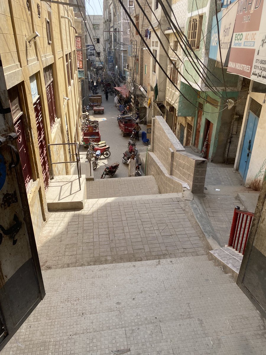 BhuttoZulfikar's tweet photo. Pakistan’s Forgotten cities pt 1. You’ve heard me talk about Sukkur and Rohri a lot but I’m not done. Built on limestone ridges theses 1000 year old cities and their riverine islands take you spiraling up and down alleyways that’s connect to bridges that look out onto roofs. https://t.co/i0mvrIXpRJ