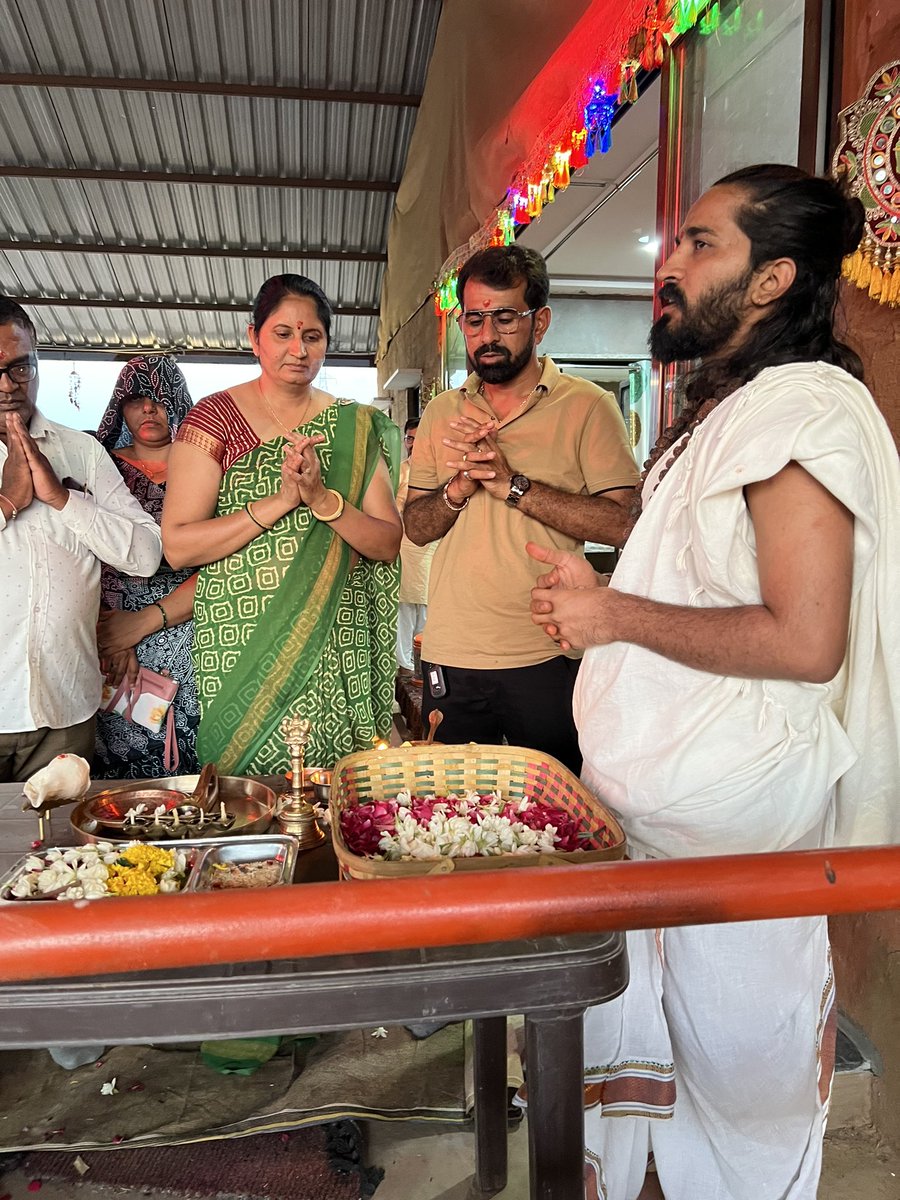 iamLalitdave's tweet photo. जन्म दिन की ख़ुशीका सेलिब्रेसन।                         गौ माताजी की पूजा आरती                        सेवा करके किया क्या आनंद                     ऊर्जा मिलती हे सबदो में नहीं                      कह सकता ऐ कार्य करके                            देखो पता चलेगा https://t.co/JUp8DXtrE3