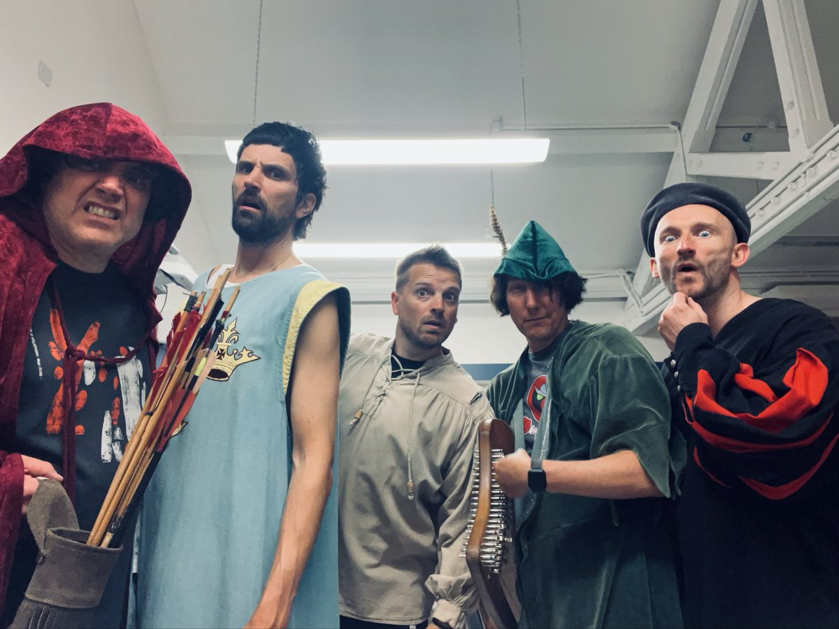 KasabianHQ's tweet photo. Limerick that was some medieval shit , massive from start to finish 🇮🇪❤️ https://t.co/yScz8u1wqJ