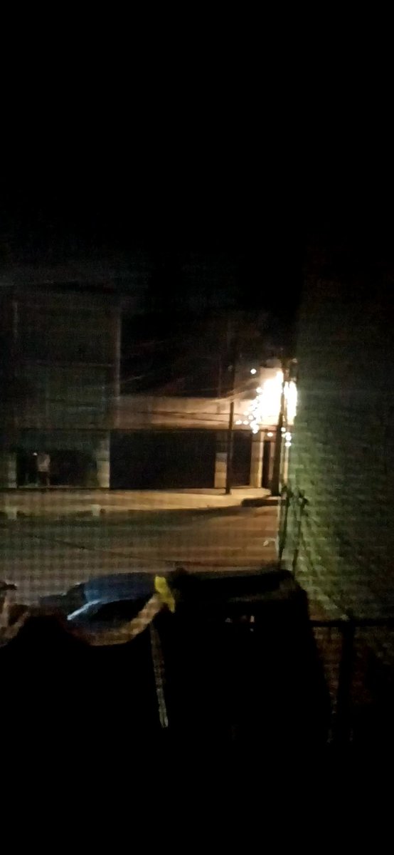 GiovasHerna's tweet photo. @CFEmx en estos momentos se está incendiando un cable de luz, es en calle toltecas en coyoacan colonia Ajusco entre moctecuzoma y nezahualpilli https://t.co/AT9uJ6TgKY