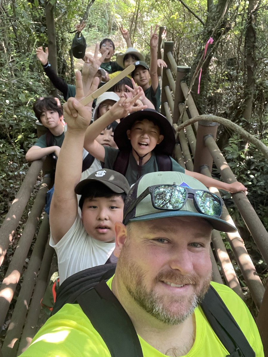 davidmrive's tweet image. Go Pirates! 4R making the most of Jeju Gotjawal Provincial Park which is right on our doorstep! Walking field trips are the best, especially at this time of the year. #jeju #hike #gotjawal @SJA_Jeju 🌲🌲🌲🌲🌲✌🏻