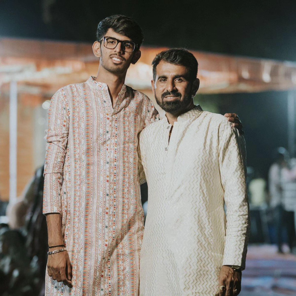 iamLalitdave's tweet photo. જેણે તમારા દુઃખમાં હસ્તા 
મોથે તમારી આગળ ઉભા 
રહી સાથ આપ્યો હોય છે

તને તમારા સુખમાં આગળ
રાખીને આનંદનો અહેસાસ
કરાવવો તે તમારી ફરજ છે

તમારા દુખે દુઃખી થનાર તો
અહીંયા ઓછા મળશે પણ
તમને ખુશ જોઈ બળનારા 
હજાર મળશે✍️લલિત દવે
🙏જય ચેહર સરકાર જેસંગપુરા🙏 https://t.co/V2BkvRLw4a