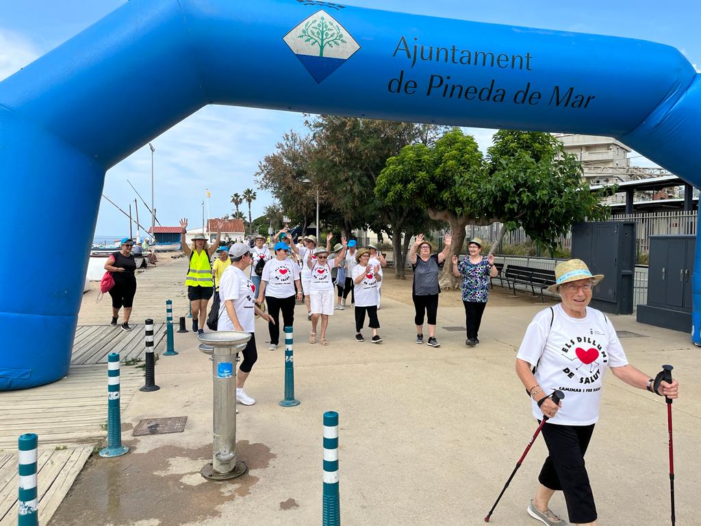 pinedademar's tweet photo. 🚶‍♀️ Aquest matí hem commemorat el Dia mundial contra el maltractament a les persones grans amb una caminada popular.

🚶‍♂️Hi han participat més d'un centenar de persones amb pancartes i reivindicacions en favor de la millor integració i tracte a la gent gran. https://t.co/wSdU0DvO89