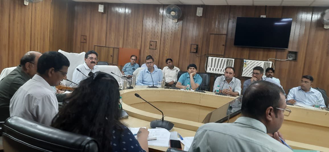 PmfbyUp's tweet photo. पीएमएफबीवाई की वर्ष 2023-2025 की टेंडर प्रक्रिया में समस्त बीमा कम्पनियों के साथ प्री-बिडिंग मीटिंग निदेशक कृषि की अध्यक्षता में कृषि भवन, लखनऊ सम्पन्न हुई जिसमें बीमा कम्पनियों के सवालों और संदेहों का निस्तारण किया गया।
#PMFBY #PMFBYUP
@myogiadityanath @spshahibjp https://t.co/721zO1QO3G