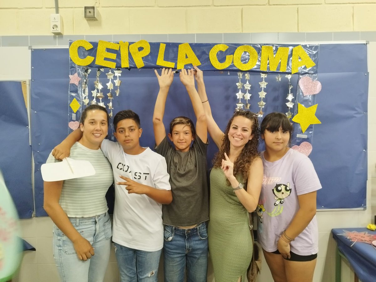 gitanos_org_PAT's tweet photo. Esta mañana acompañando a #CeipLaComa en la graduación 🎓. Muchas felicidades!!! #Kumpania #Proinfancia #DesarrolloComunitario
@AytoPaterna @GVAeducacio @FundlaCaixa @GVAinclusio #FSE+ https://t.co/STcFCMfYzB