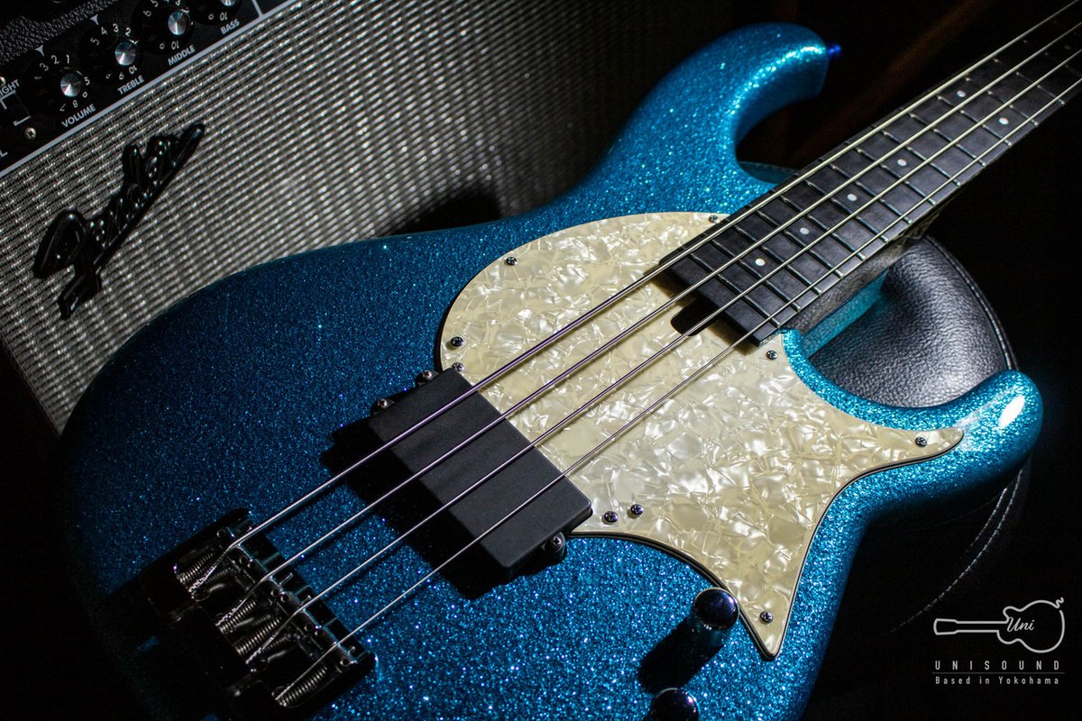 UnisoundY's tweet image. ／
6/17(土)18:15発売開始‼️
Modulus FU4 Funk Unlimited Bass (Blue Flake/Matching Head)
＼

レッドホットチリペッパーズのベーシスト、フリーのシグネチャーモデル入荷！最もド派手なルックスを持っているマッチングヘッド仕様。カーボングラファイトネック。
digimart.net/cat03/shop5031…
#Modulus