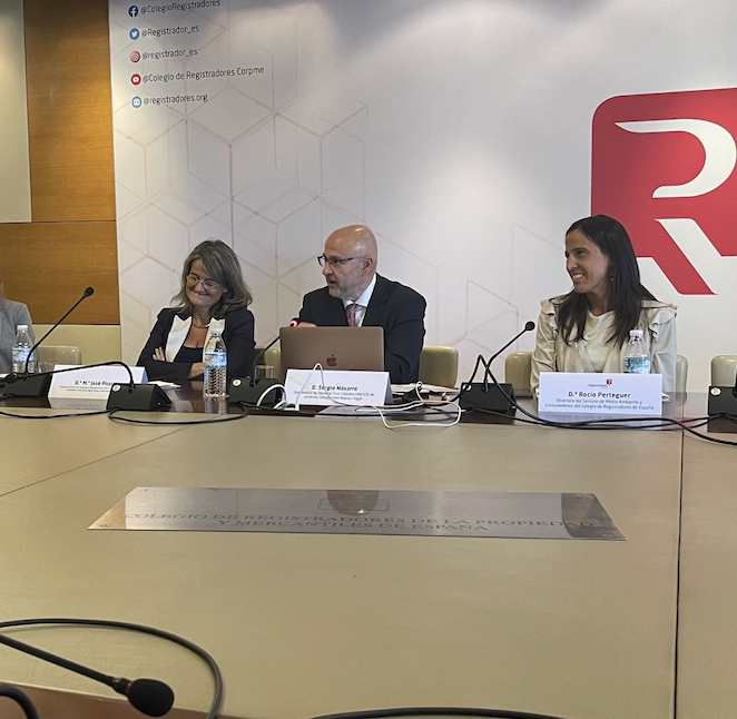 Prof. Dr. <a href="/SNasarreA/">Sergio Nasarre Aznar</a> , professor of civil law, from @housingchair of the @universityURV explaining the challenges and opportunities of the #European Housing + project co-funded by the European Commission.