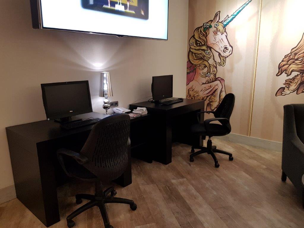 Hotel Puerta de Toledo Madrid tweet media