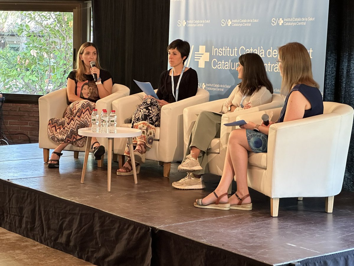 icscatcentral's tweet photo. 📒L’accessibilitat i el rol dels administratius centren la segona taula de la #JornadaICSCC.

Hi participen @MartaSagarra, directora del SAP Anoia; @BsarretI, referent d’Atenció a la Ciutadania; Eva Oliver, de la direcció del CAP Capellades; i Rosa Besora, directora EAP Lluçanès. https://t.co/U4MHp5tPf6