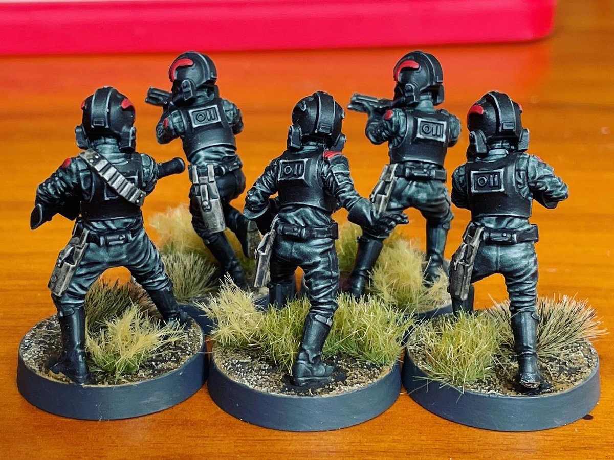 Imperial Special Forces ready for Iden’s command!

Painting the Empire elite stuff for Legion has been a really interesting challenge in painting multiple shades of black in distinct ways.
@atomicmassgames 

#warmongers #warmaidens #starwarslegion #atomicmassgames