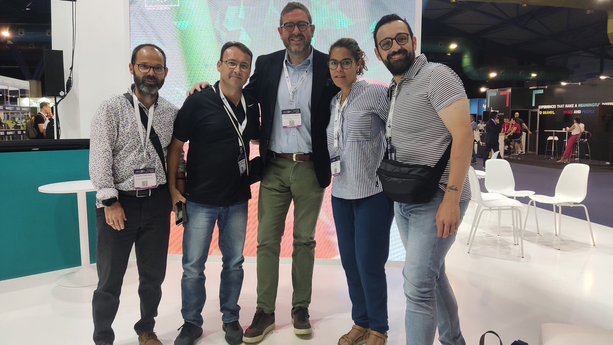 Con los compis de #Almeria en #DES2023 en la presentación <a href="/vuelaguadalinfo/">@VuelaGuadalinfo</a>
<a href="/juanluiscruz_/">Juan Luis Cruz</a> <a href="/CGPartaloa/">Cecilio Vicente Cervilla</a> @cgalcolea <a href="/mdita/">MD</a> <a href="/pablodt/">Pablo DT</a> <a href="/dipalme_almeria/">Diputación Almería</a> <a href="/AlmeriaJunta/">AlmeríaJunta</a>