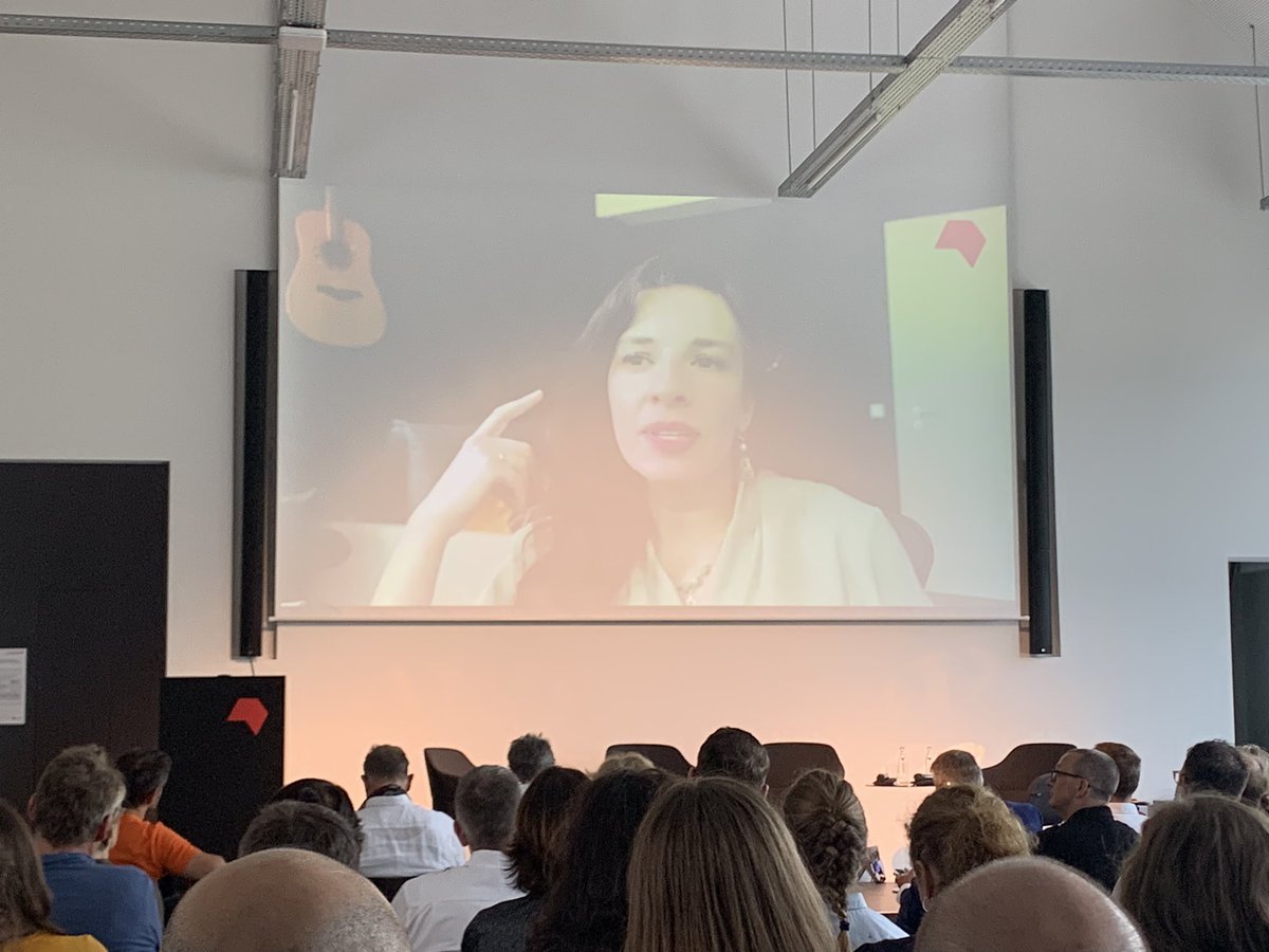fabian_kern's tweet photo. „Digitalisierung ist nicht gerichtet. Sie bildet ab und verstärkt, was wir hinein tun.“ @Afelia auf der #igd23 https://t.co/kzgFfad4Sl