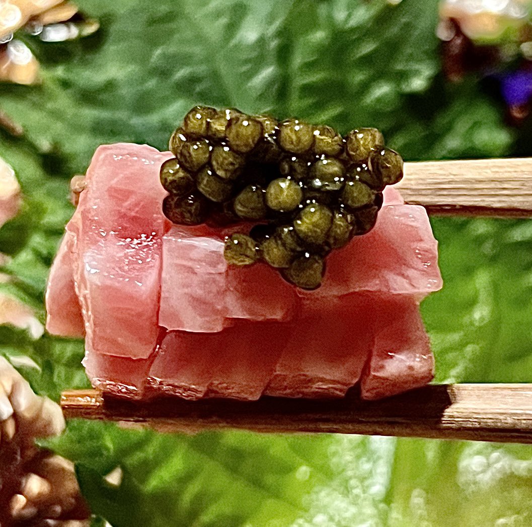 Ta-Kumi Madrid, seis meses después de su apertura. Cocina japonesa moderadamente creativa con el arroz del sushi como asignatura pendiente. Una réplica en la capital del acreditado @takumirest en Marbella elpais.com/gastronomia/20…