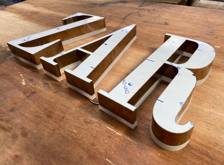 3D metal illuminated 👠👜
Signs2Signs Trade supplier of acrylic, aluminium &amp; all things signage ! 
#Signs2Signs #Signs #Signage #Exteriorsign #Signmaker #Signshop #Signagecompany #MadeinManchester #Manchesterbusiness #CustomSigns #Signmanufacturer #SignGraphics #Businesssignage