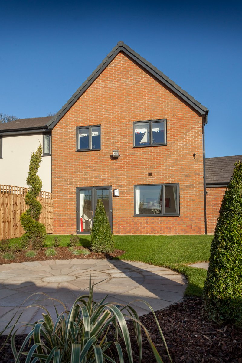 CompendLiving's tweet photo. A garden perfect for hosting a family BBQ🍔
#castleward #compendiumliving #theleeway #hull #summer #summertime https://t.co/p9dYSu1Pcz