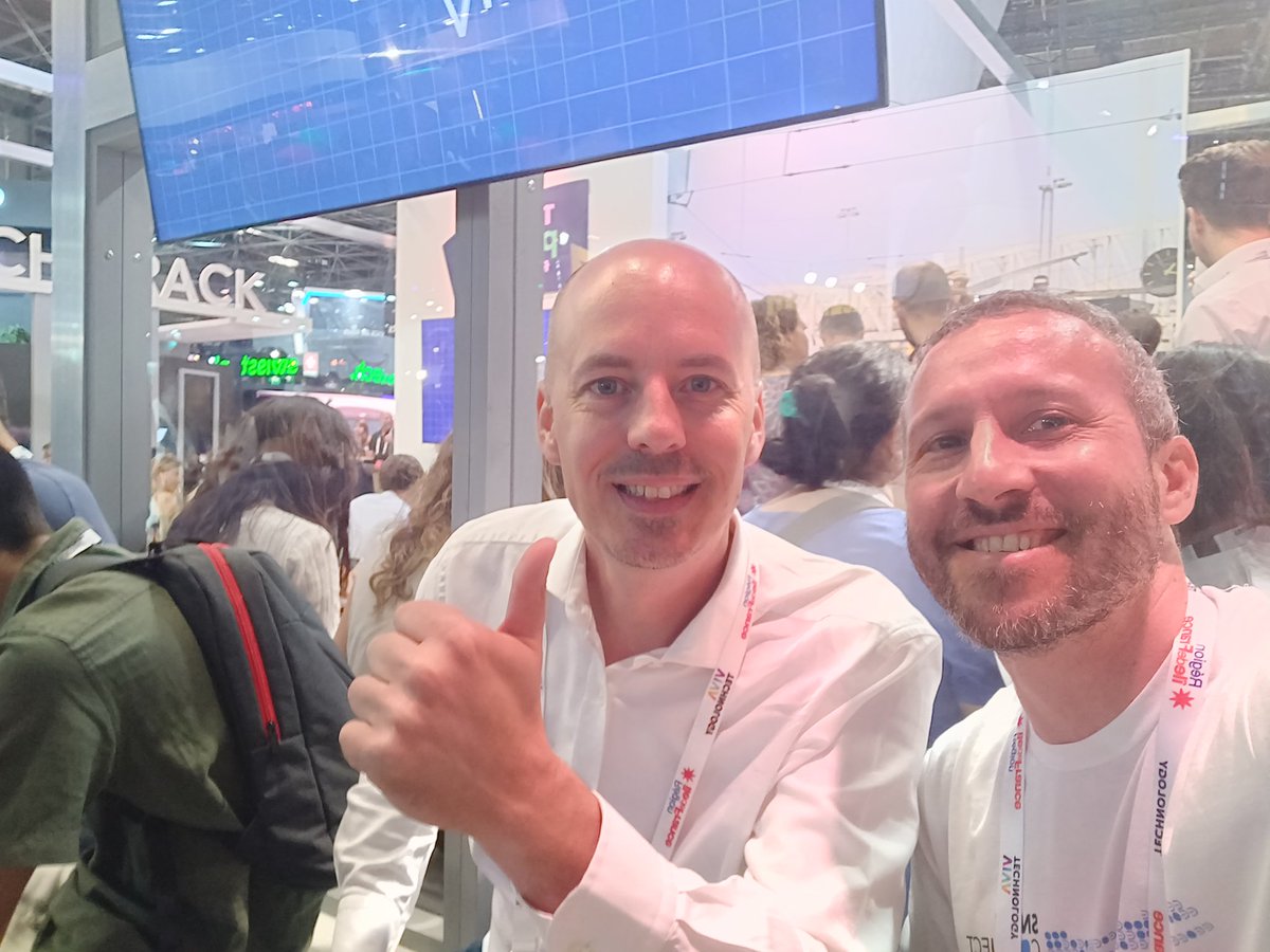 BarbierPro's tweet image. Prêts pour notre pitch à #VivaTech , c'est à 11h45 avec @YannQUEVAL. On va parler IV en situation perturbée ! Venez nombreux #digitalmobilitychanger #SNCF #sncfconnectandtech