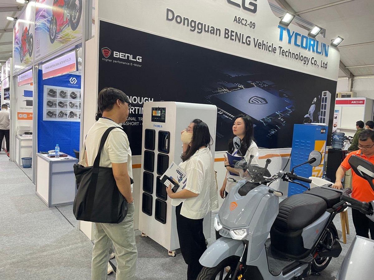 swapbattery's tweet photo. TYCORUN battery swap cabinet and electric motorcycles exhibition in Jakarta #batteryswapcabinet #batteryswapstation #TYCORUN https://t.co/FtiaPrM0Ae