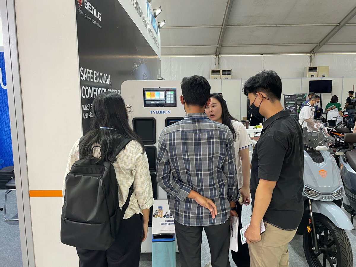 swapbattery's tweet photo. TYCORUN battery swap cabinet and electric motorcycles exhibition in Jakarta #batteryswapcabinet #batteryswapstation #TYCORUN https://t.co/FtiaPrM0Ae