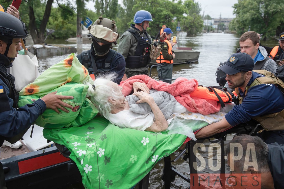sopaimages's tweet image. #Massiveflooding has occurred in villages along the #DniproRiver in #Kherson, #Ukraine on Jun 7, 2023. After the #destruction of the #KakhovkaDam inundating communities along the river &amp;amp; dangerously dropping water levels in the communities. 📷 Matthew Hatcher &amp;amp; Mykhaylo Palinchak